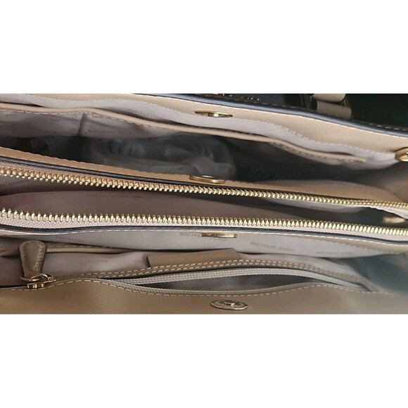 Michael KORS  Cream LARGE Satchel Handbag Used - Picture 15 of 16